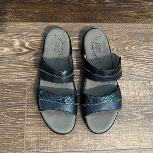 SAS Nudu Slide Leather Sandal – Navy Blue – Size 10
